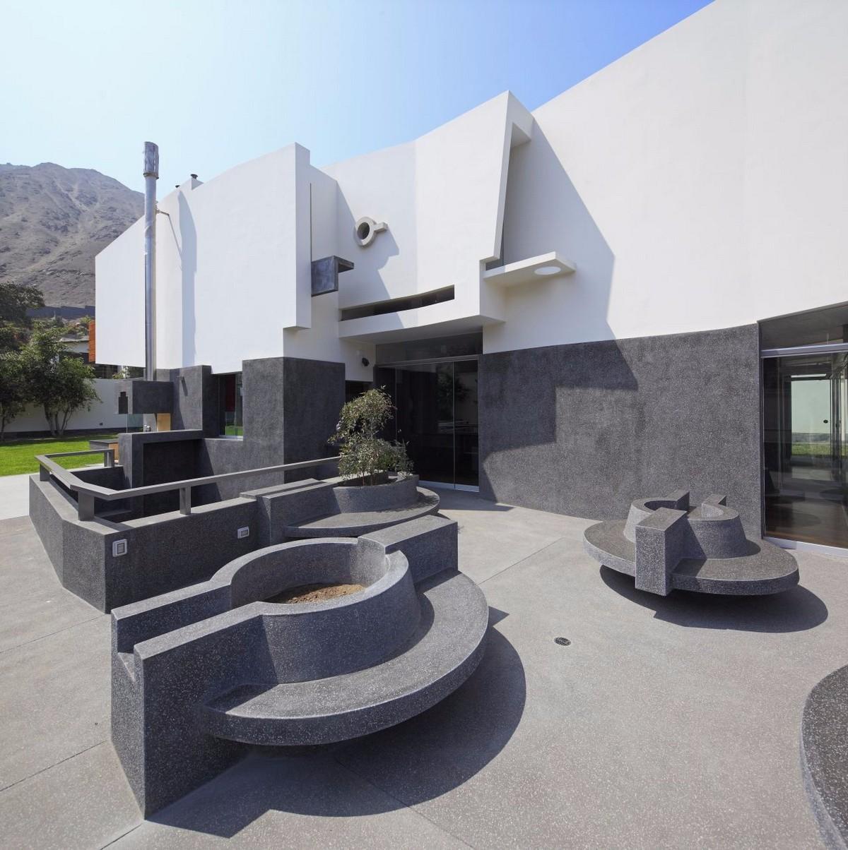 宛如一只岩石雕刻而成的“生活容器”——秘鲁永久住宅 / Longhi Architects
