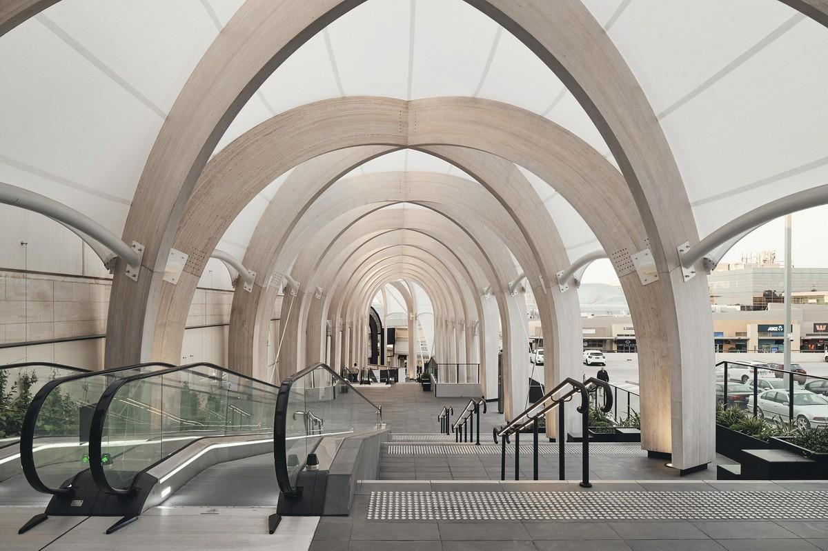 查德斯通拱形新地标：“The Link”步行道 / Make Architects