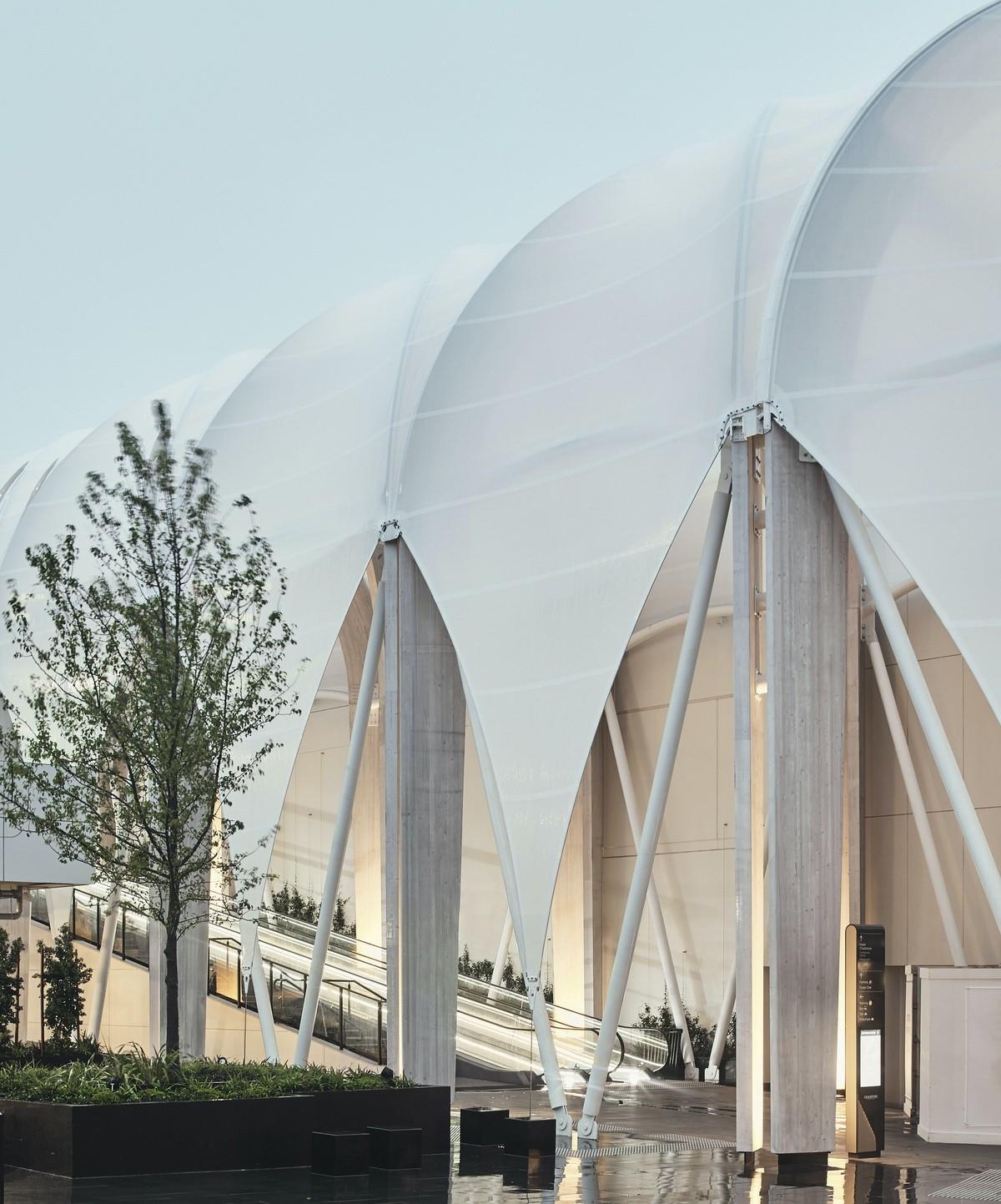 查德斯通拱形新地标：“The Link”步行道 / Make Architects