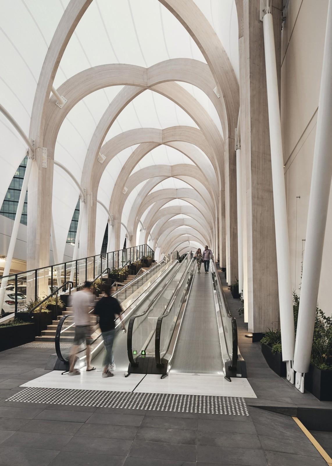查德斯通拱形新地标：“The Link”步行道 / Make Architects