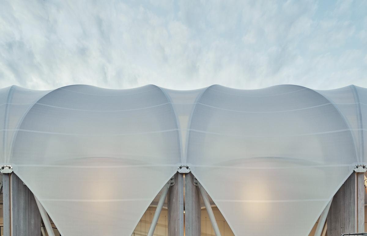 查德斯通拱形新地标：“The Link”步行道 / Make Architects