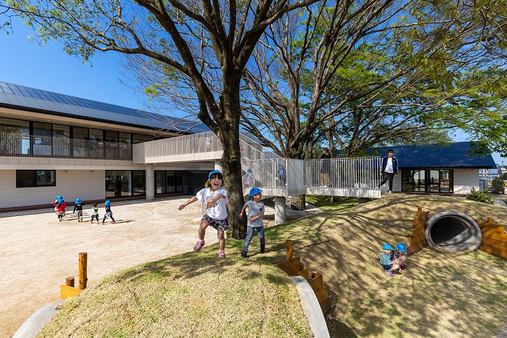 儿童画里的木屋乐园，MRN幼儿园 / HIBINOSEKKEI +日比野设计