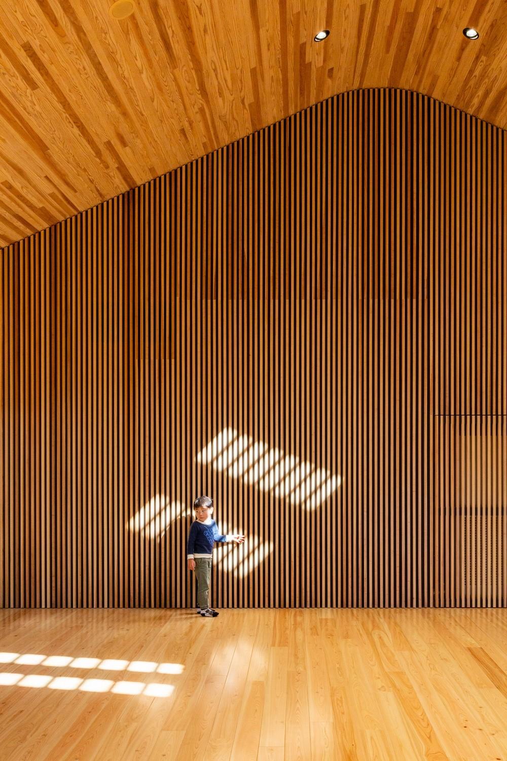 儿童画里的木屋乐园，MRN幼儿园 / HIBINOSEKKEI +日比野设计