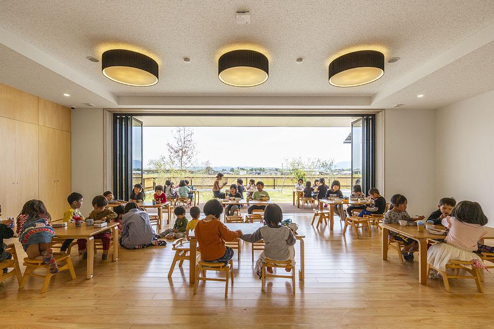 儿童画里的木屋乐园，MRN幼儿园 / HIBINOSEKKEI +日比野设计