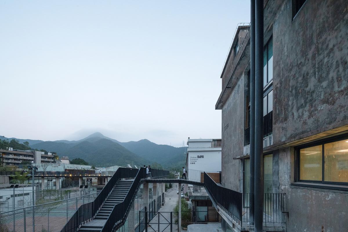 漫步空间的营造——深圳明德学院 / 源计划建筑师事务所