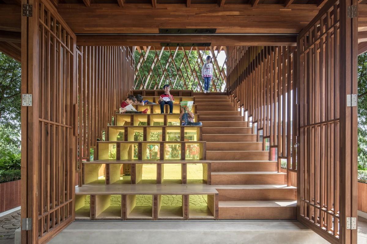 架空的“镂空木盒”，微型图书馆 Warak Kayu