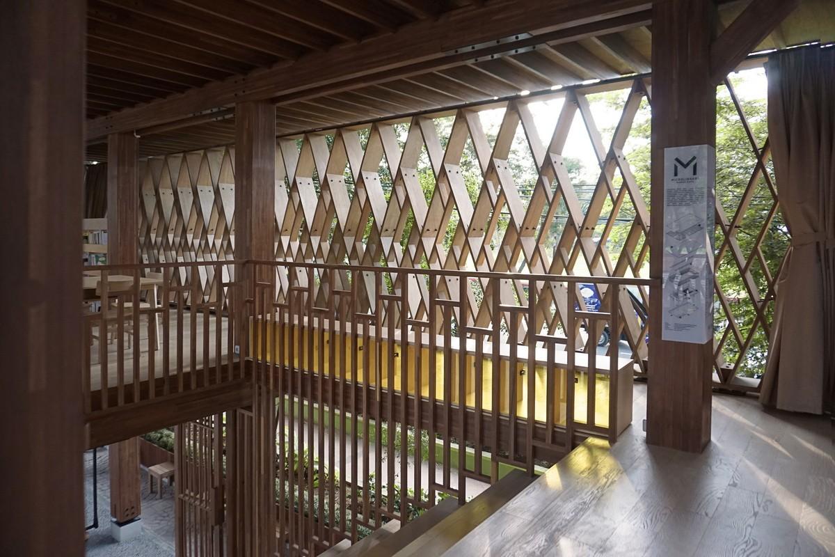 架空的“镂空木盒”，微型图书馆 Warak Kayu