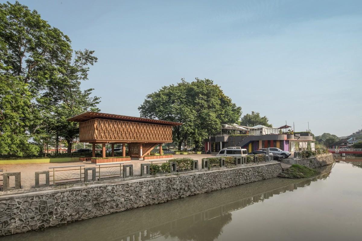 架空的“镂空木盒”，微型图书馆 Warak Kayu