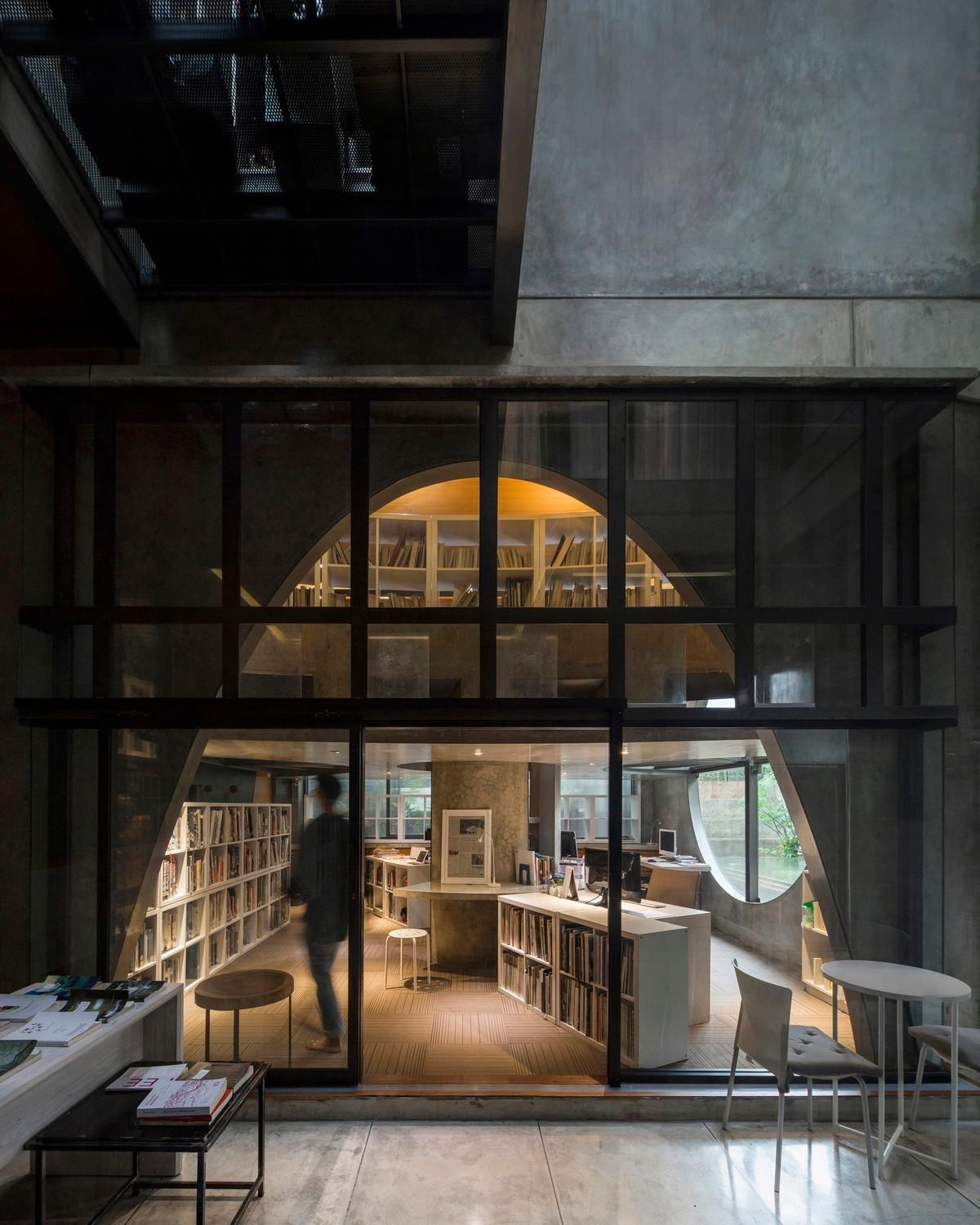 老旧墙檐，爬满了绿——Guha创意园区 / RAW Architecture