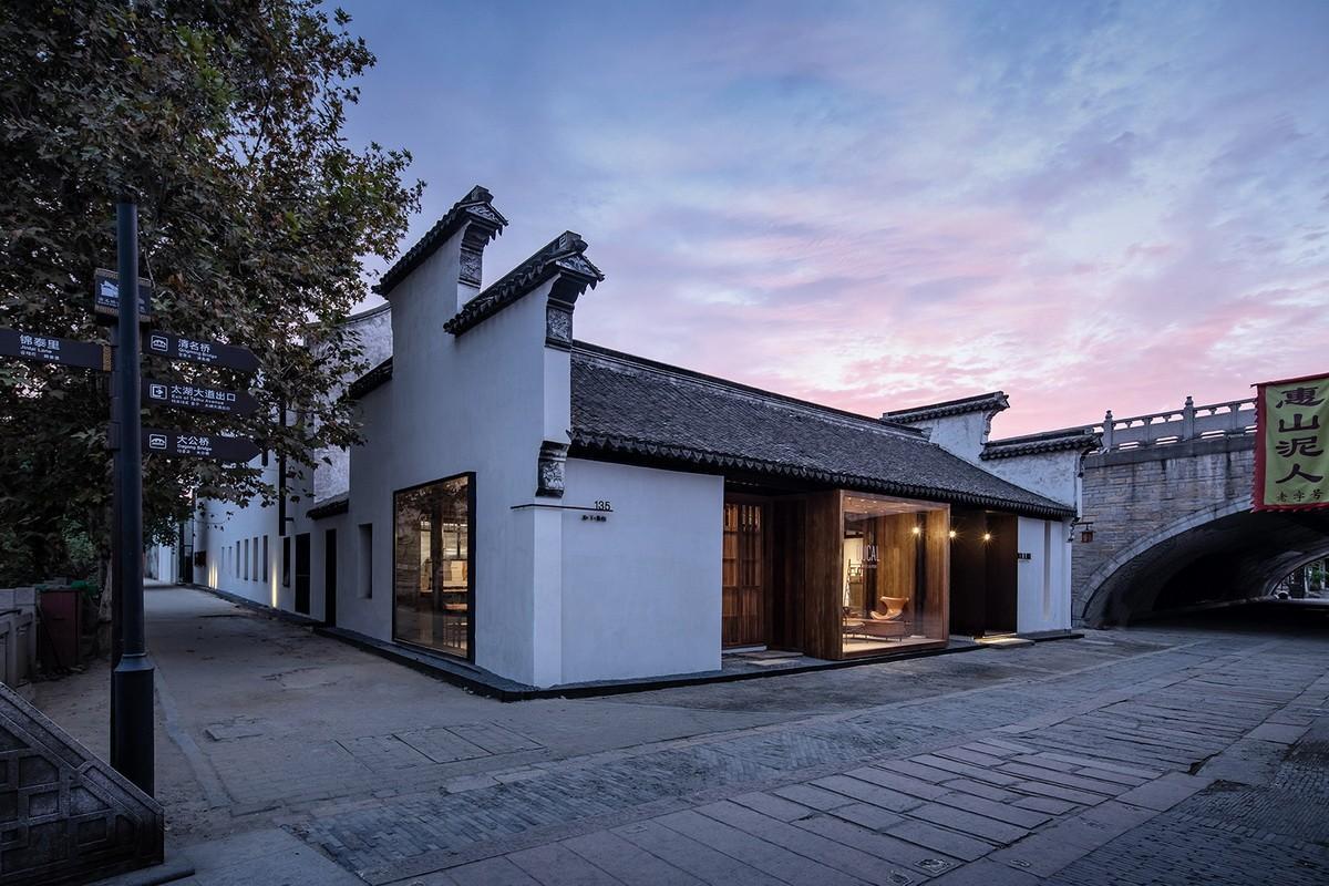 白墙黛瓦下营造现代温暖空间，挚舍南禅观水酒店 / 本哲建筑