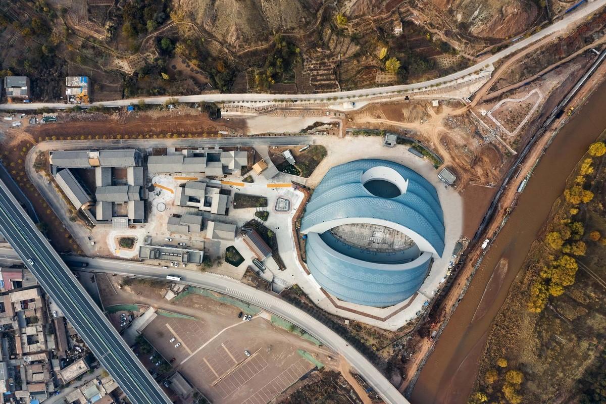 日月相对，华夏文化展示中心 / 青岛腾远设计事务所 + ECA2