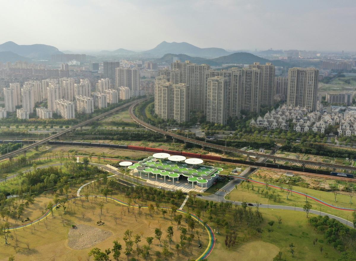 b1 _融于体育公园的健身中心【Fitness_center_integrated_in_Sports_Park】_调整大小.jpg