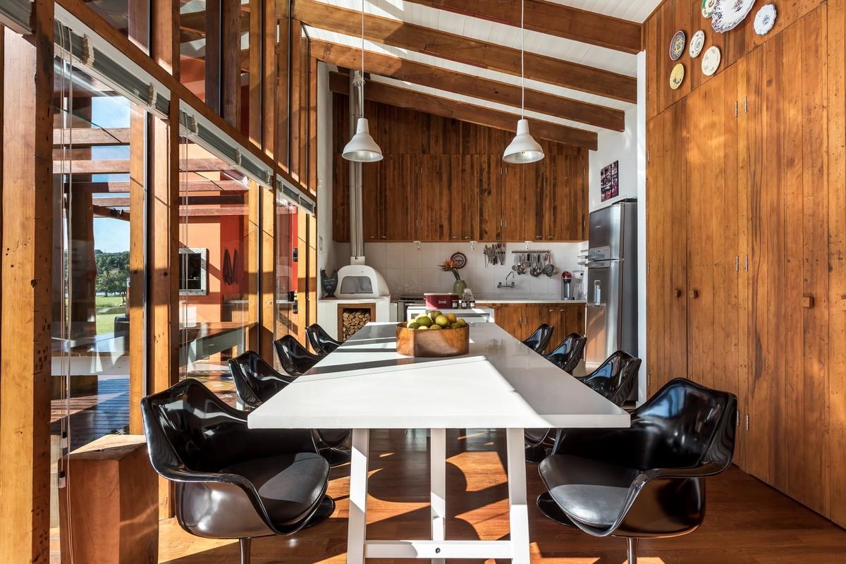 巴西松木屋，木材的传承与再利用 / Canalli Arquitetura
