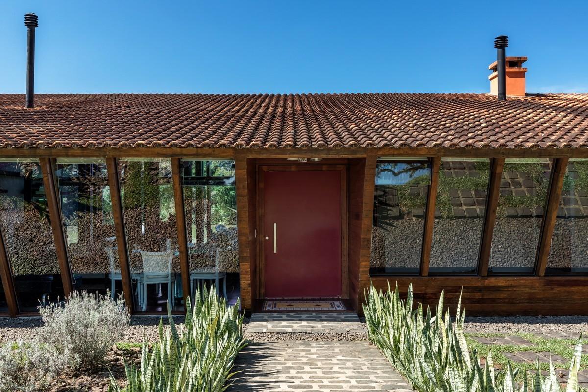 巴西松木屋，木材的传承与再利用 / Canalli Arquitetura