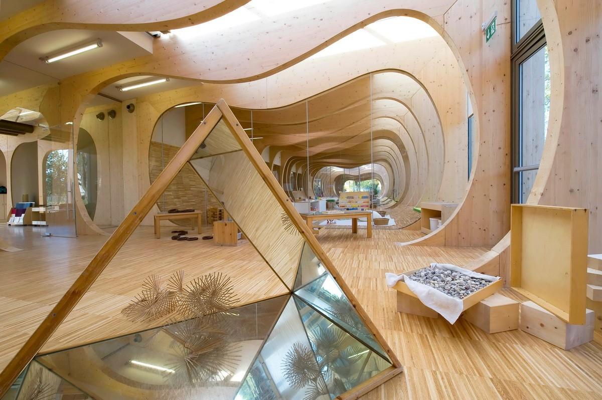木质骨架，鲸鱼“腹腔”：瓜斯塔拉幼儿园 / MCA建筑事务所