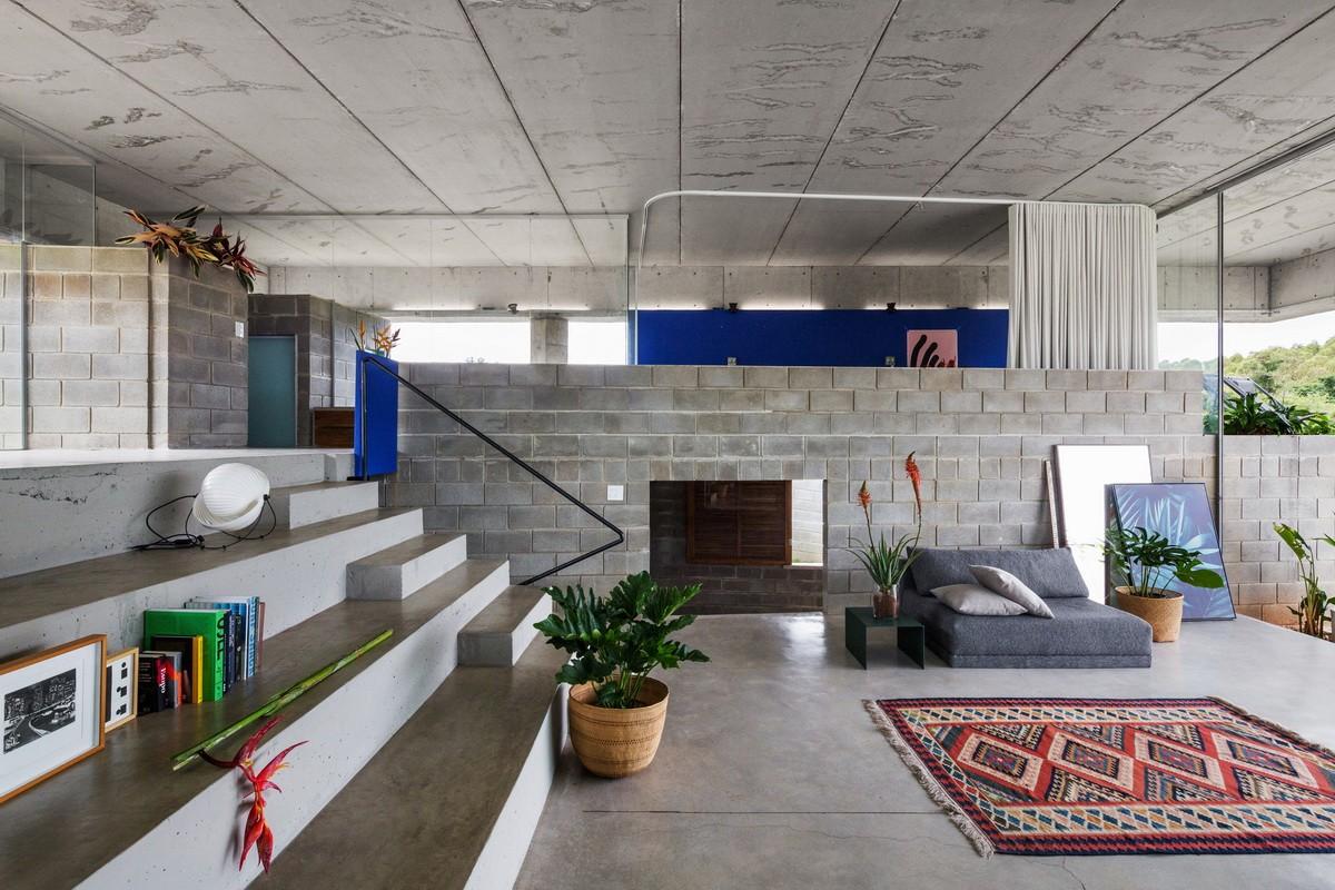 傲娇自我的“小钢帽”，极简朴素的巴西住宅 / Vereda Arquitetos