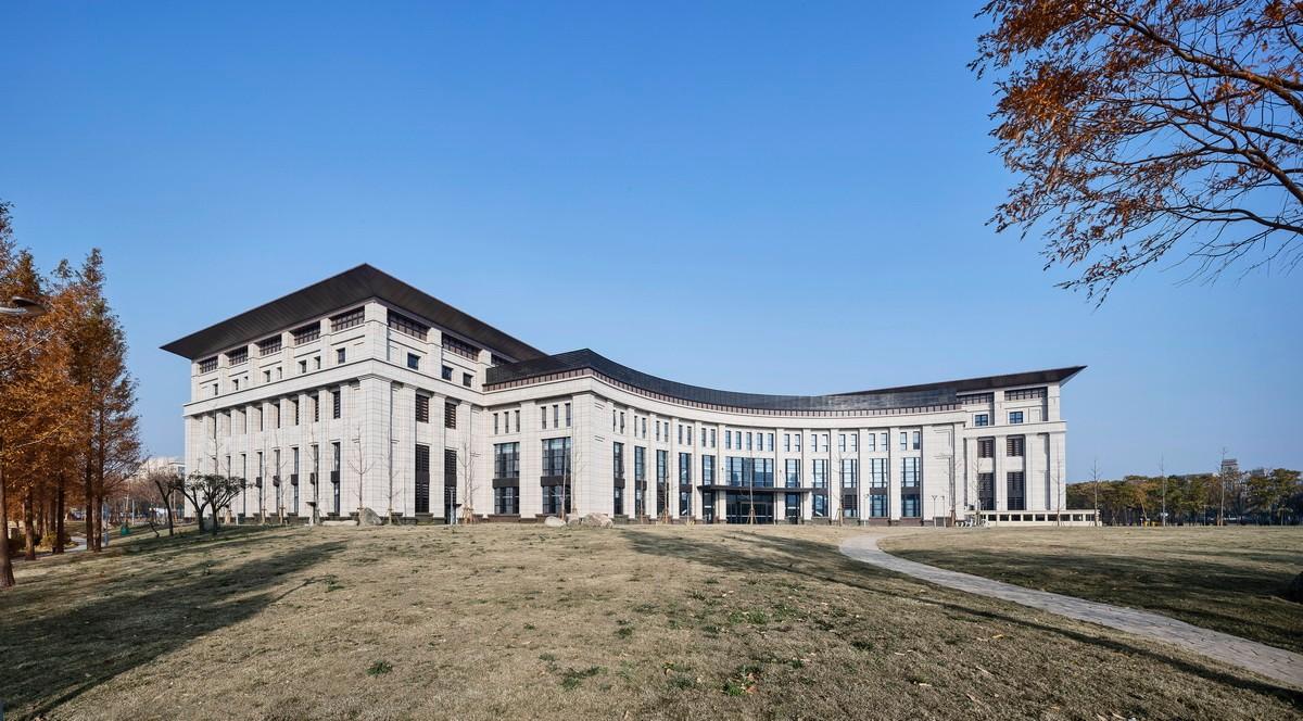 复旦江湾校区新建综合体育馆 / 同济大学建筑设计研究院