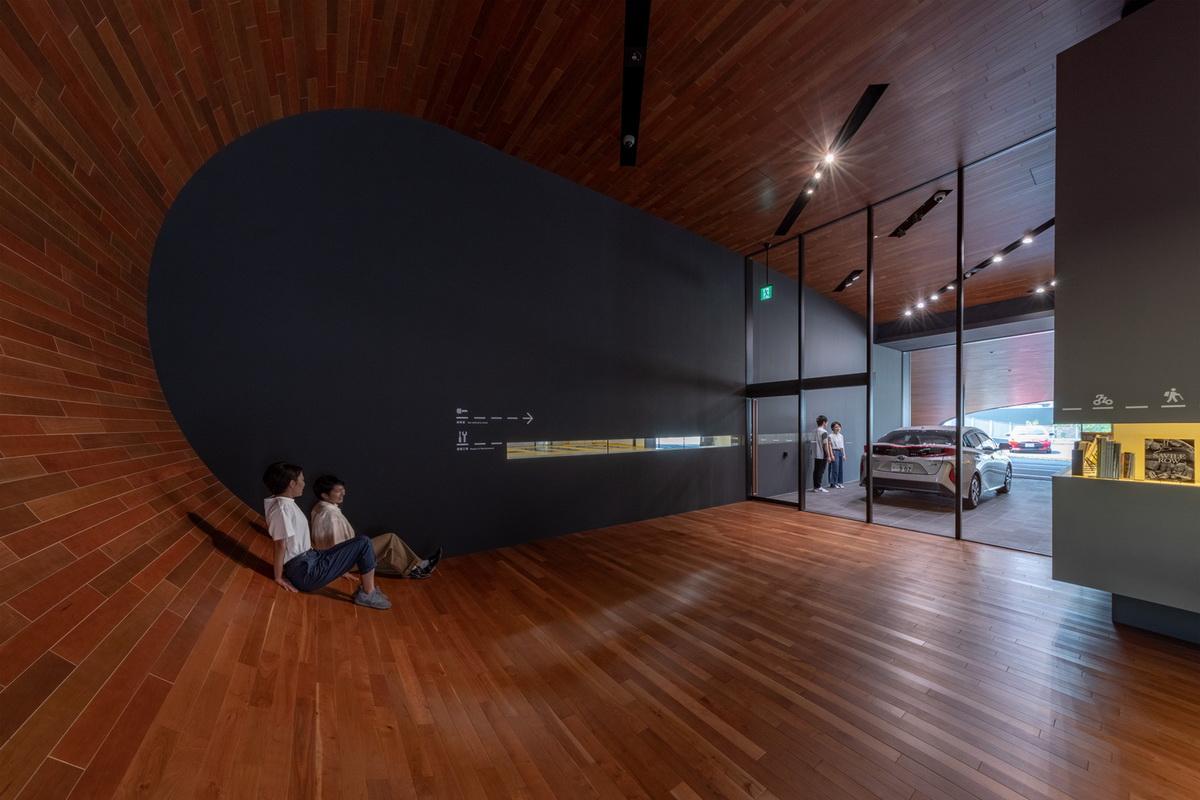 “丰田花冠”新大阪名神茨城展厅 / Takenaka Corporation