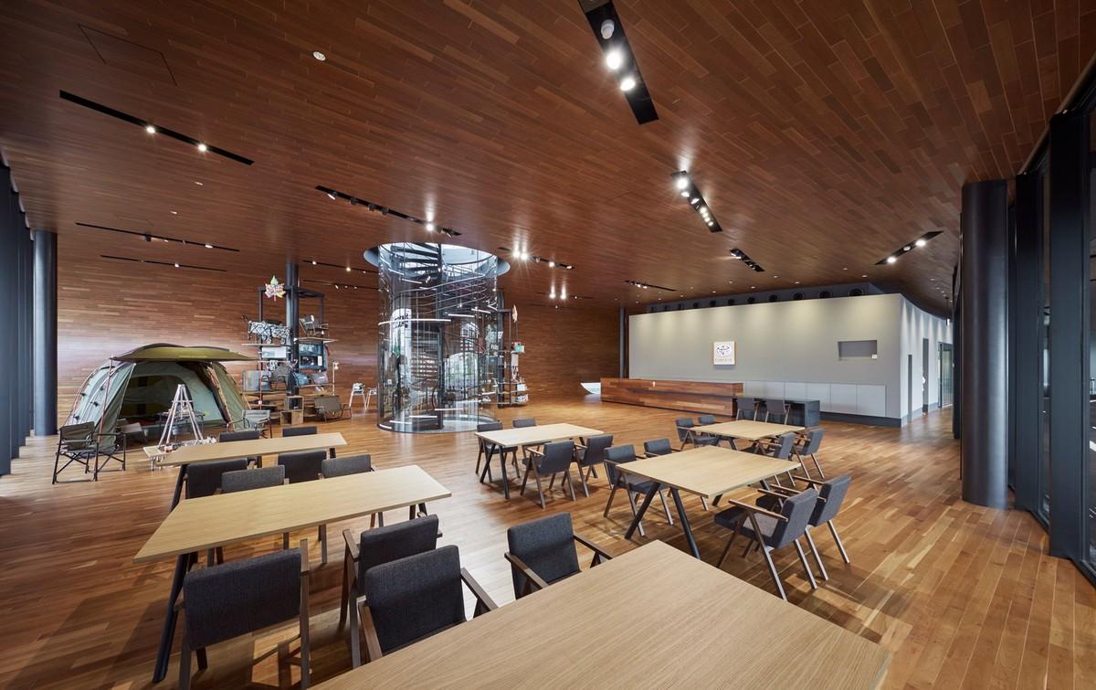“丰田花冠”新大阪名神茨城展厅 / Takenaka Corporation