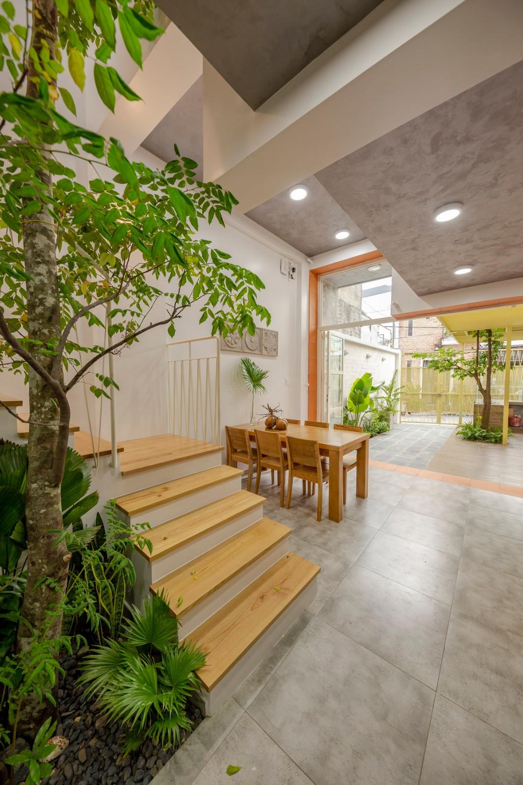 夹缝中生存——越南双层屋盖住宅