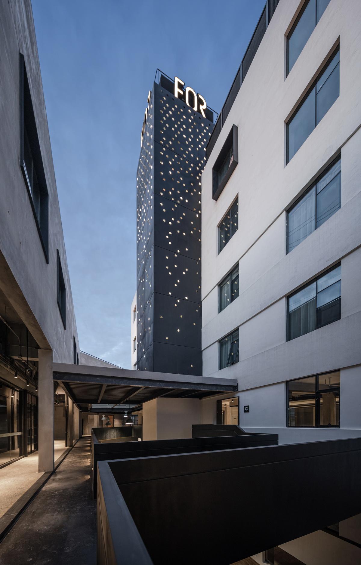 FOR12 塔楼，the tower_调整大小.jpg