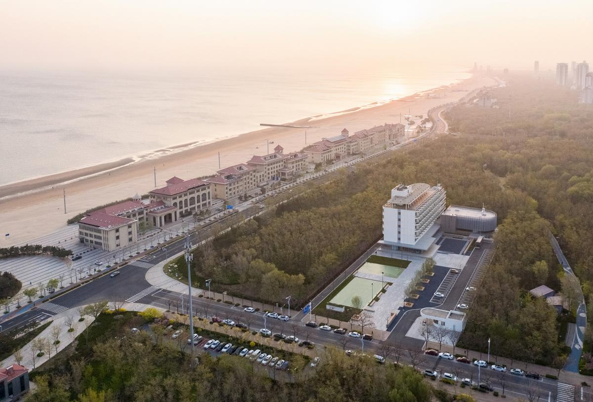 b1 _烟台海洋经济总部基地与美丽的渤海湾__©何炼_调整大小.jpg