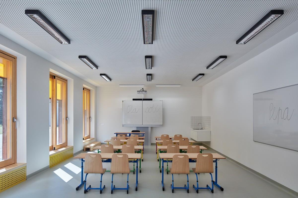 童话书中的儿童城堡：Vřesovice小学扩建