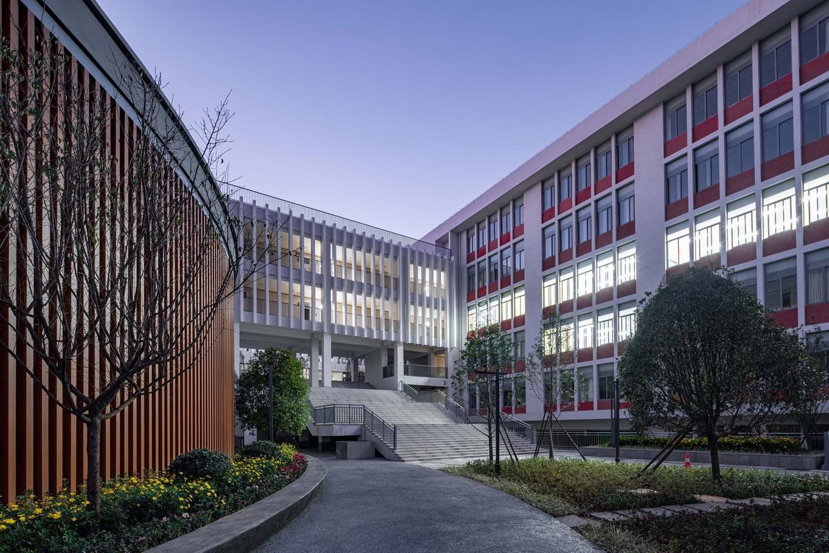 e96 _教学楼连廊夜景（摄影：存在建筑）__©_Arch-Exist_.Nightscape_of_Teaching_Building_Corridor_调整大小.jpg