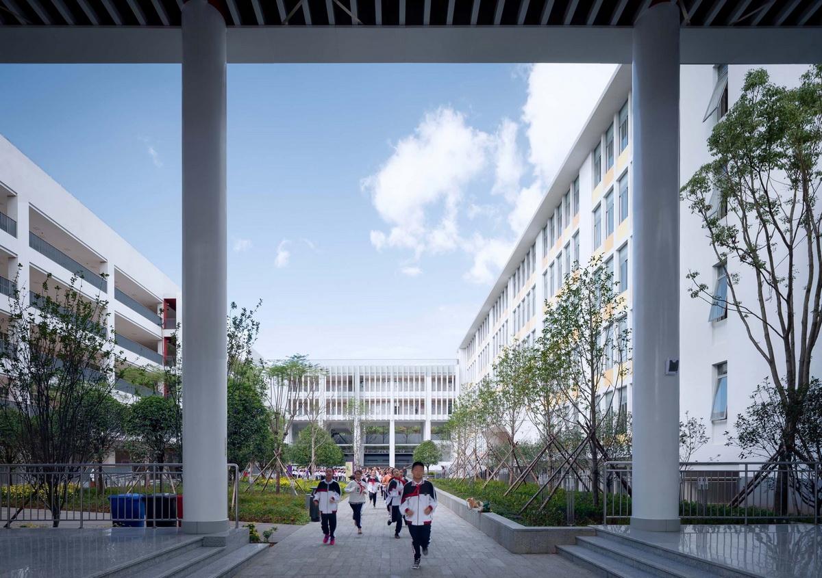 f4  _从校史展廊看教学楼庭院（摄影：存在建筑）__©_Arch-Exist_.View_of_Teaching_Building_Courtyard_from_Exhibition_Veranda_调整大小.jpg