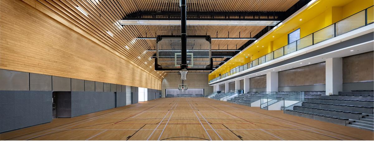 错位咬合，营造光影院落——车公庙体育馆 / 建筑署