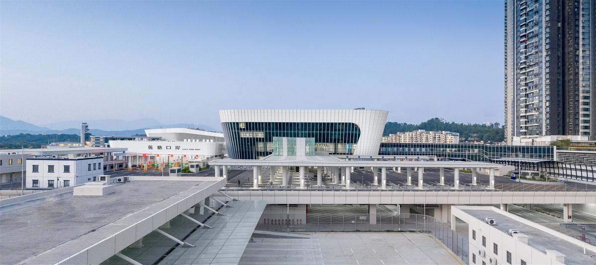 深圳市莲塘口岸：国内首个“客、货一站式通关”口岸 / 华阳国际设计集团
