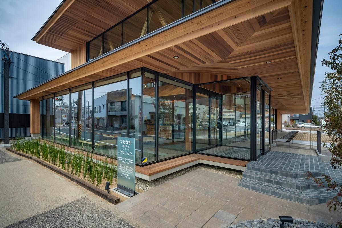 温暖的透明度：名古屋外科诊所“Takenaka” / TSC Architects