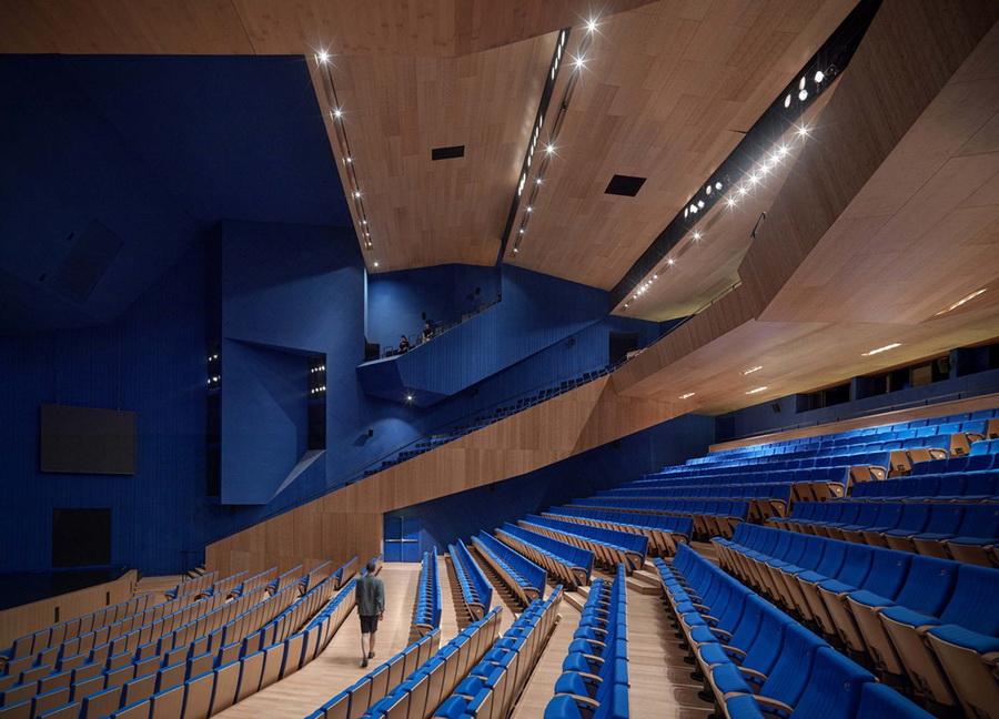 e8 _Grand_theater_auditorium_Photo_by_Jonathan_Leijonhufvud_调整大小.jpg