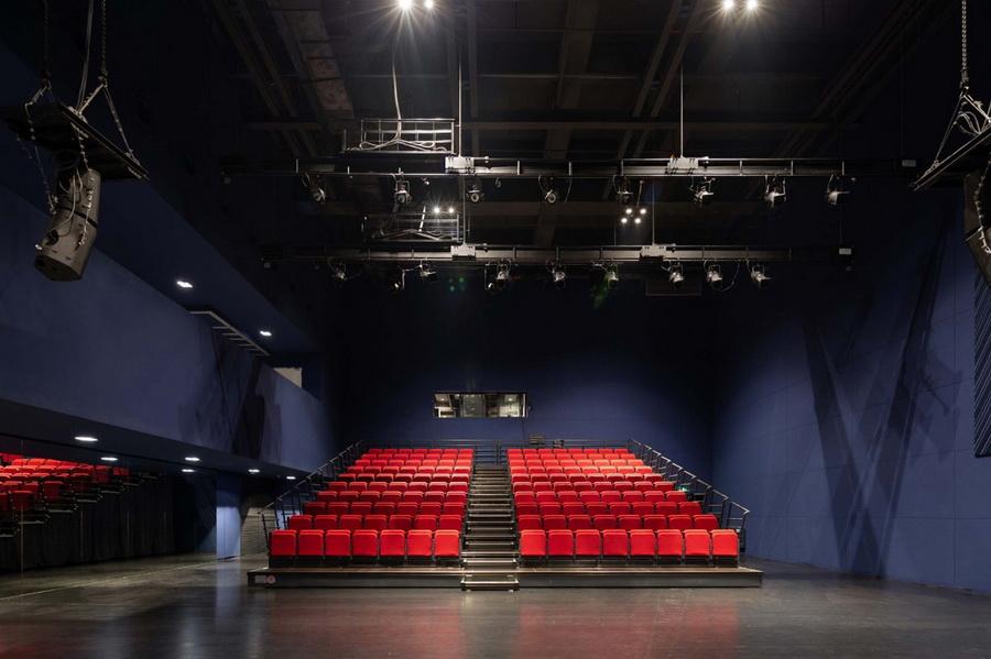 e11 _Black_box_theater_Photo_by_Zeng_Tianpei_调整大小.jpg