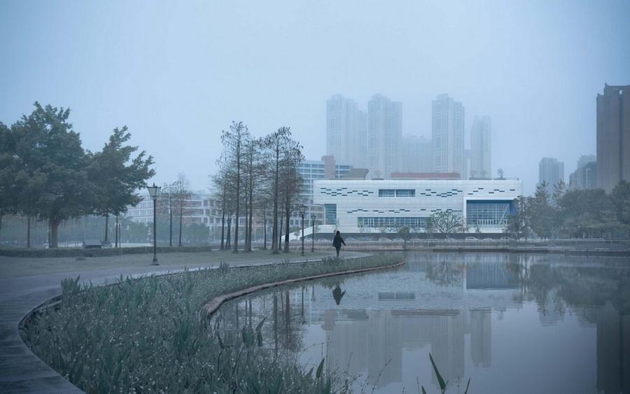h2 _East_side_in_the_morning_haze_Photo_by_Zeng_Tianpei_调整大小.jpg