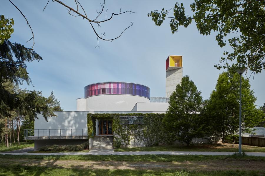 捷克彩虹教堂“Beatified Restituta” / Atelier Stepan