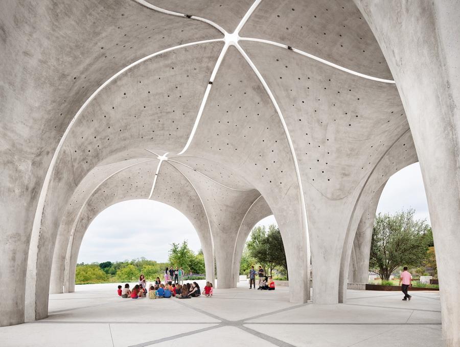 混凝土“花瓣”展亭——汇流公园 / Lake|Flato Architects