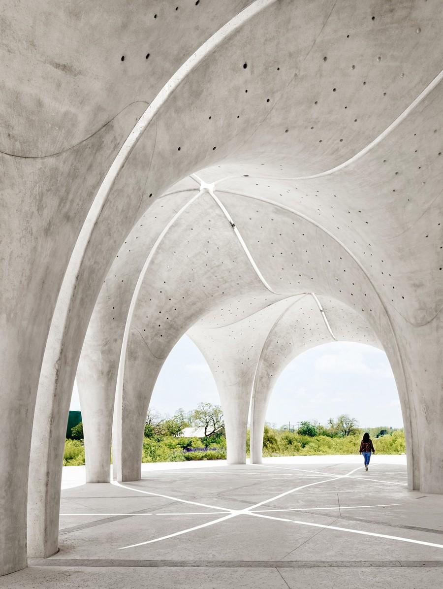 混凝土“花瓣”展亭——汇流公园 / Lake|Flato Architects