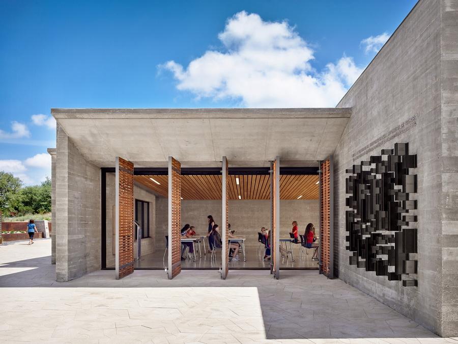 混凝土“花瓣”展亭——汇流公园 / Lake|Flato Architects