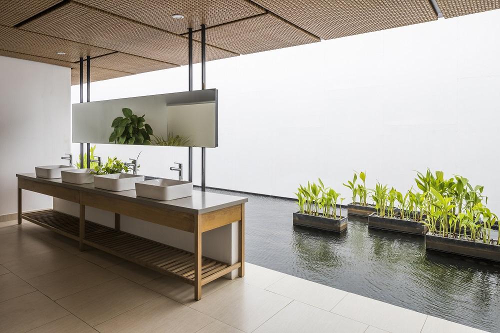 Thanh长湾画廊，绿色极简空间 / MIA Design Studio
