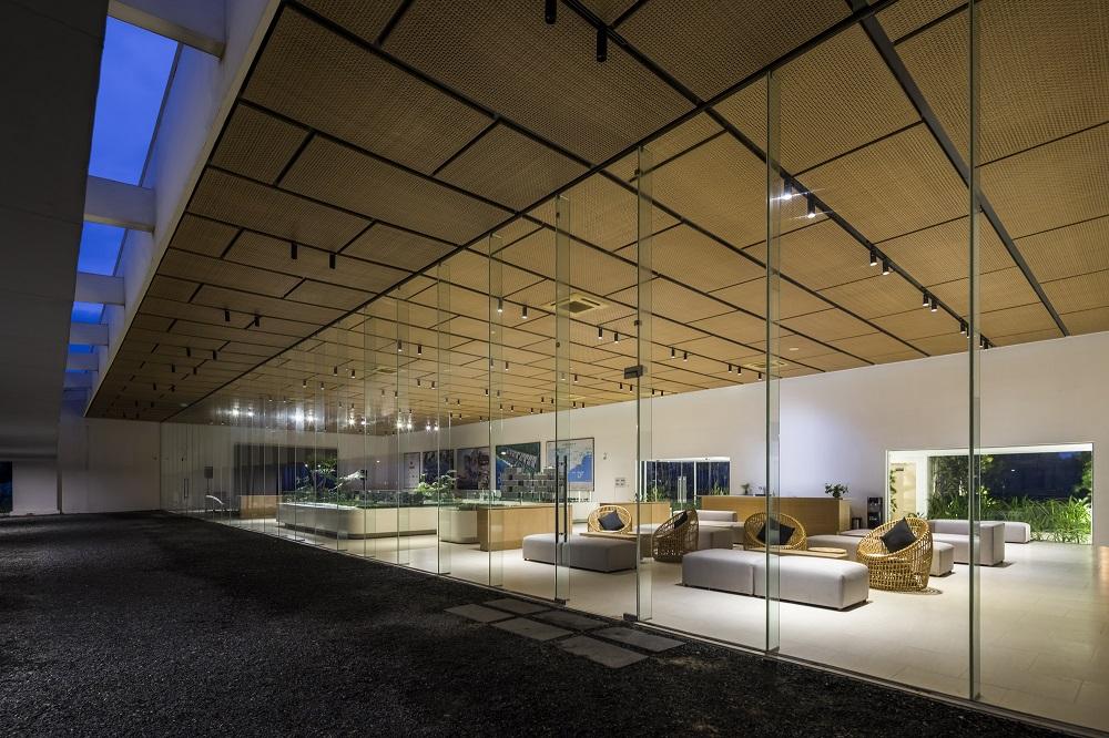 Thanh长湾画廊，绿色极简空间 / MIA Design Studio