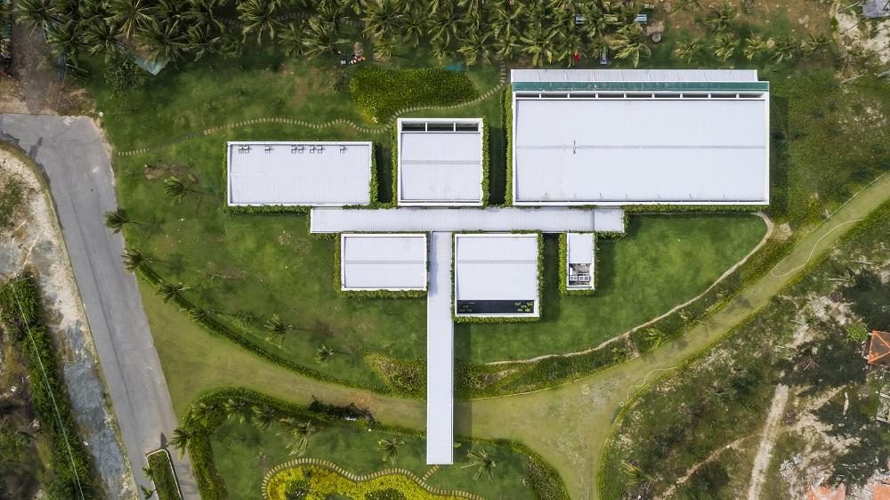 Thanh长湾画廊，绿色极简空间 / MIA Design Studio
