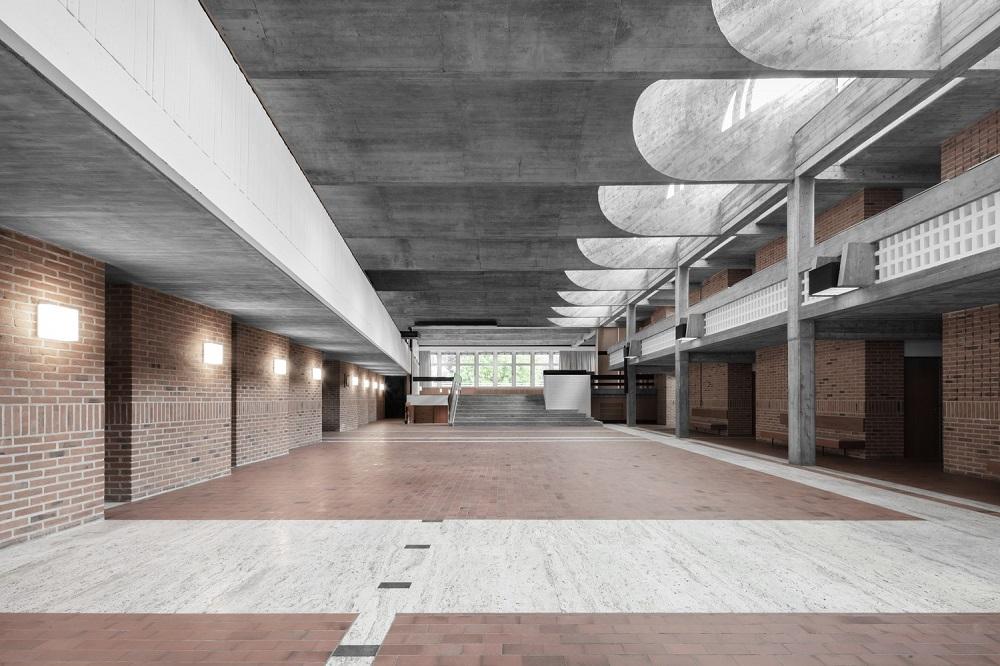 尼古拉学院改造更新，精简的材料，纯粹的空间 / MoDusArchitects