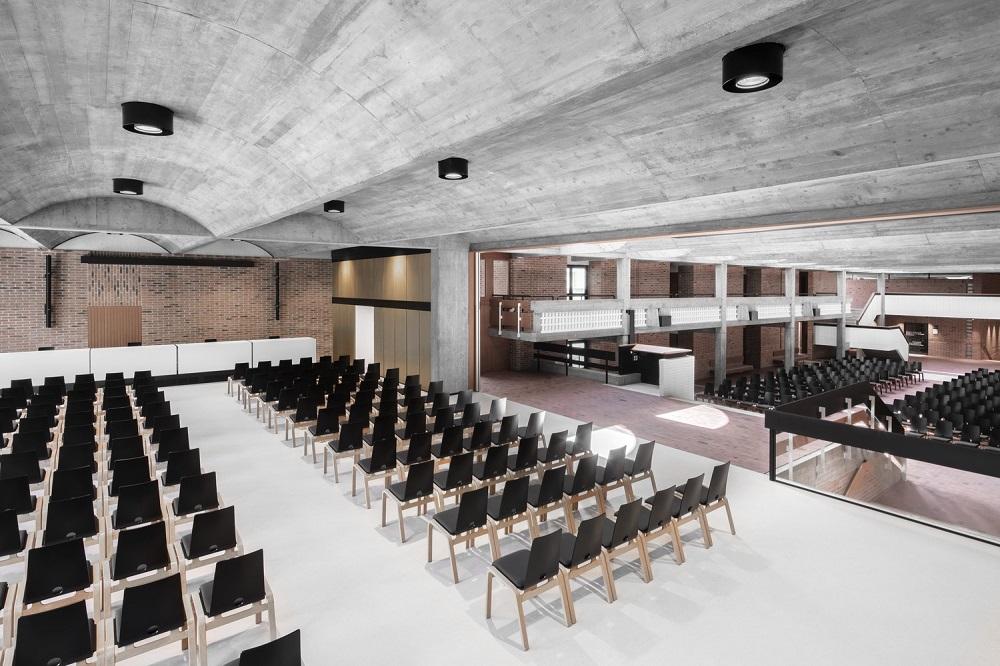 尼古拉学院改造更新，精简的材料，纯粹的空间 / MoDusArchitects