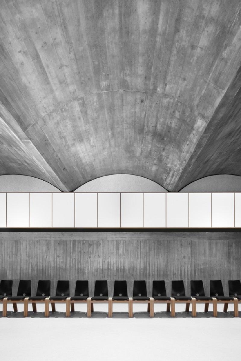 尼古拉学院改造更新，精简的材料，纯粹的空间 / MoDusArchitects