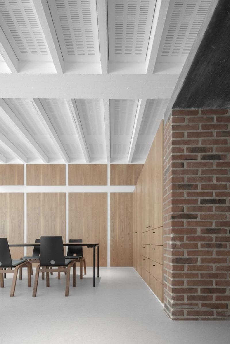 尼古拉学院改造更新，精简的材料，纯粹的空间 / MoDusArchitects