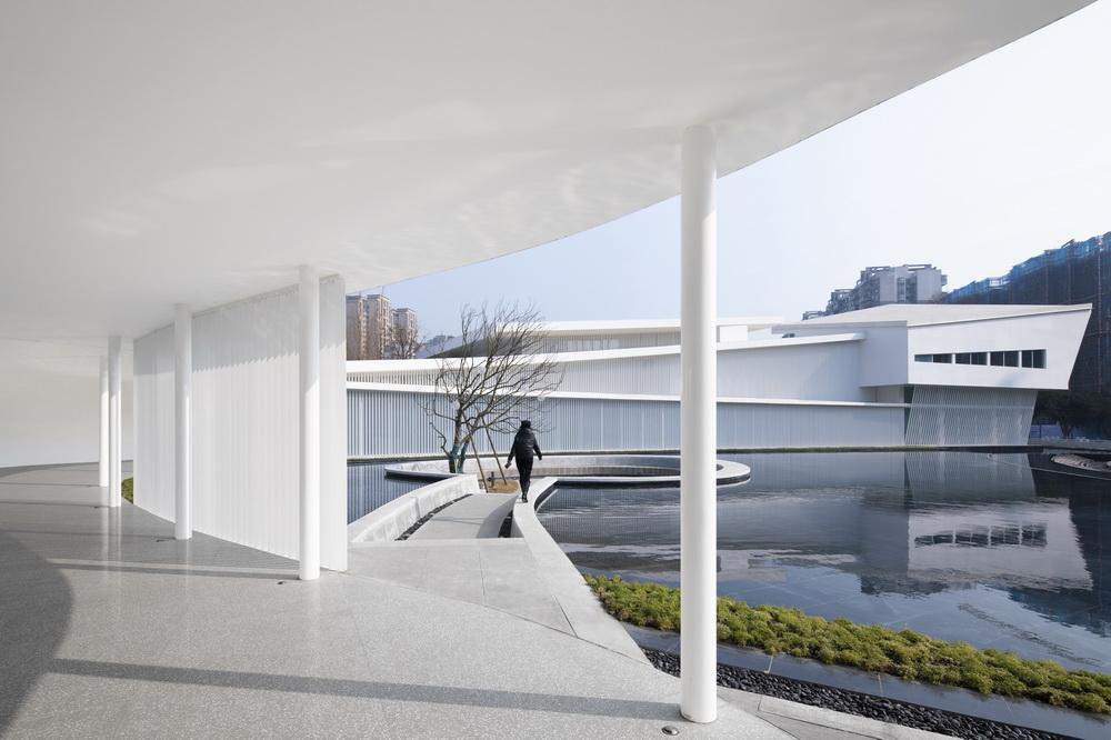 苏坡艺廊 / 小隐建筑——廊桥意象，一幅光影的画卷