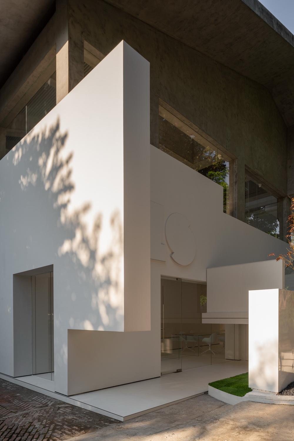 白 ·   ZS Lab/东仓建设·  余霖