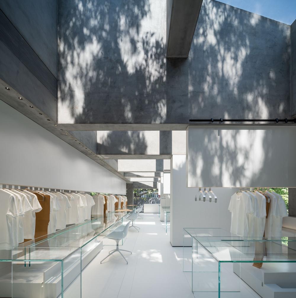 白 ·   ZS Lab/东仓建设·  余霖