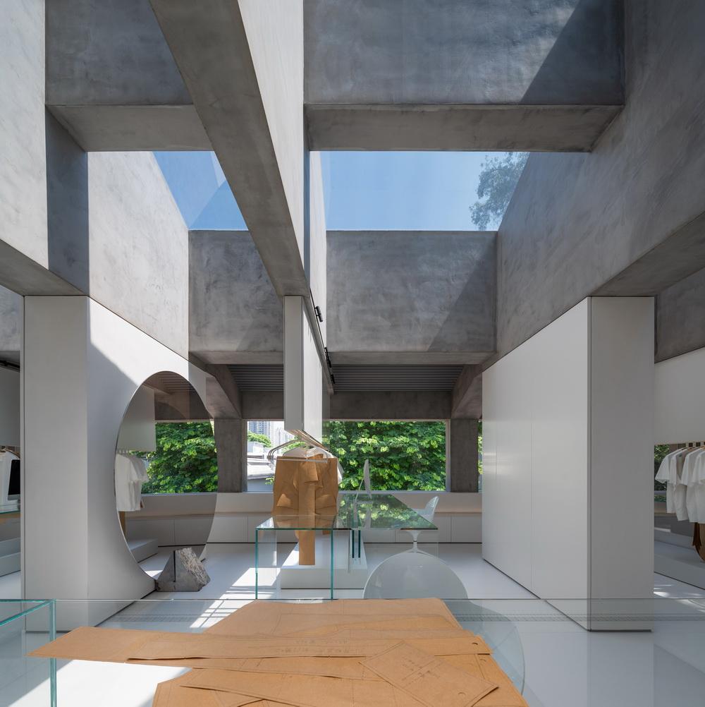 白 ·   ZS Lab/东仓建设·  余霖